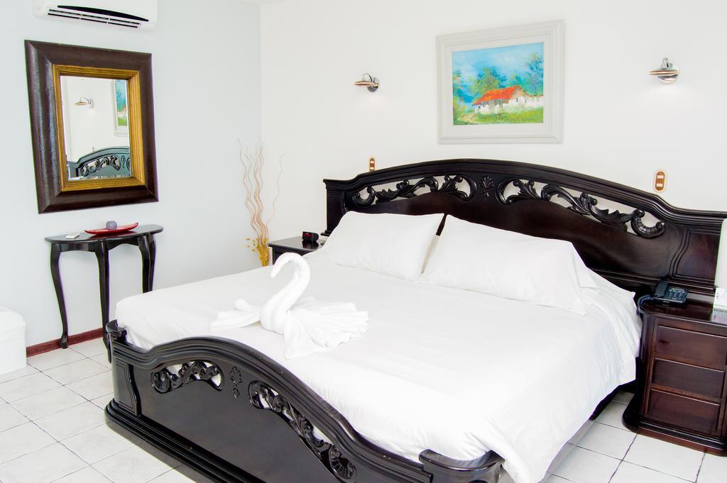 מנואל אנטוניו La Mansion Inn מראה חיצוני תמונה